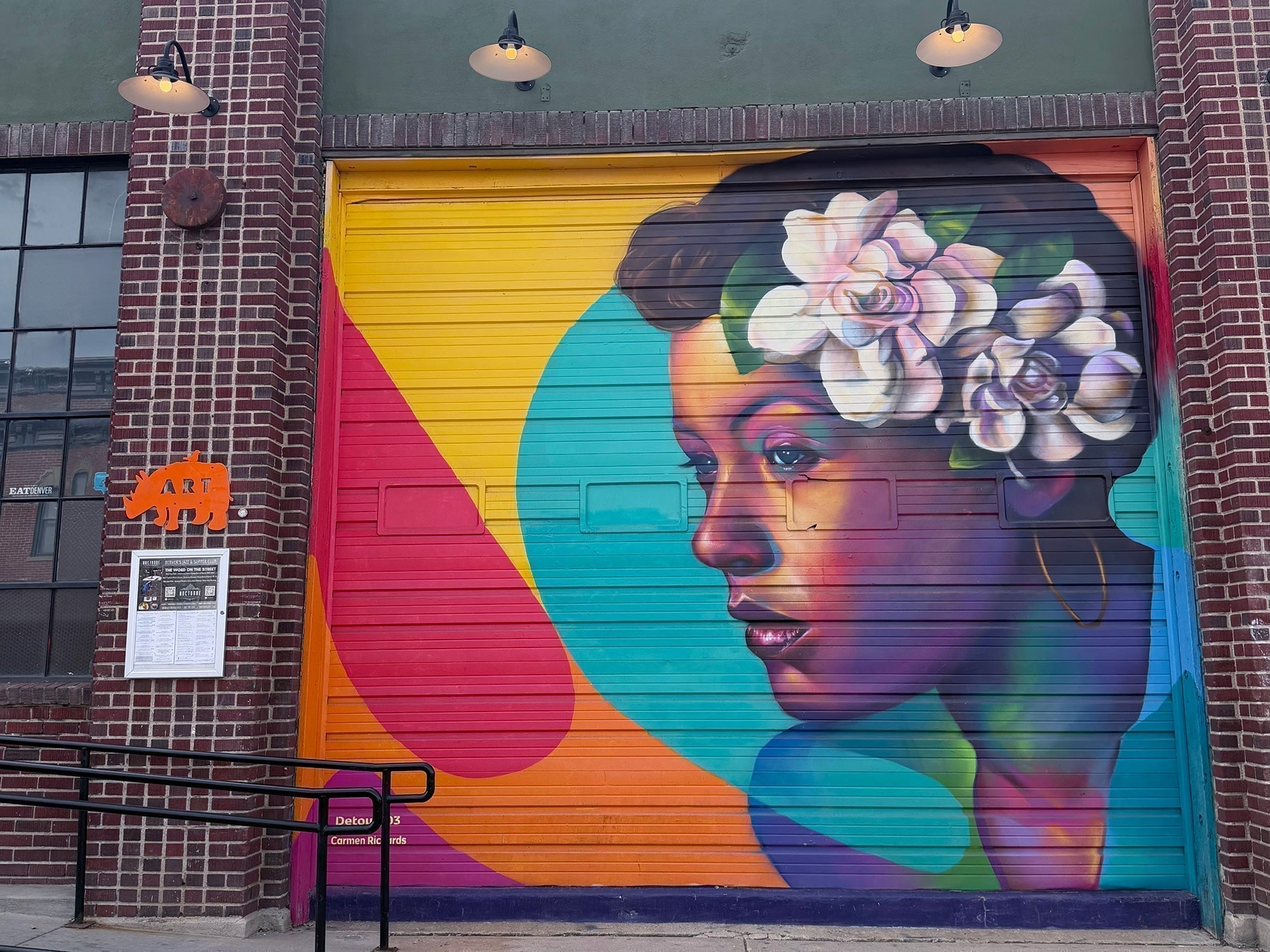 芸術あふれるデンバーの街「RiNo Art District」でストリートアートを
